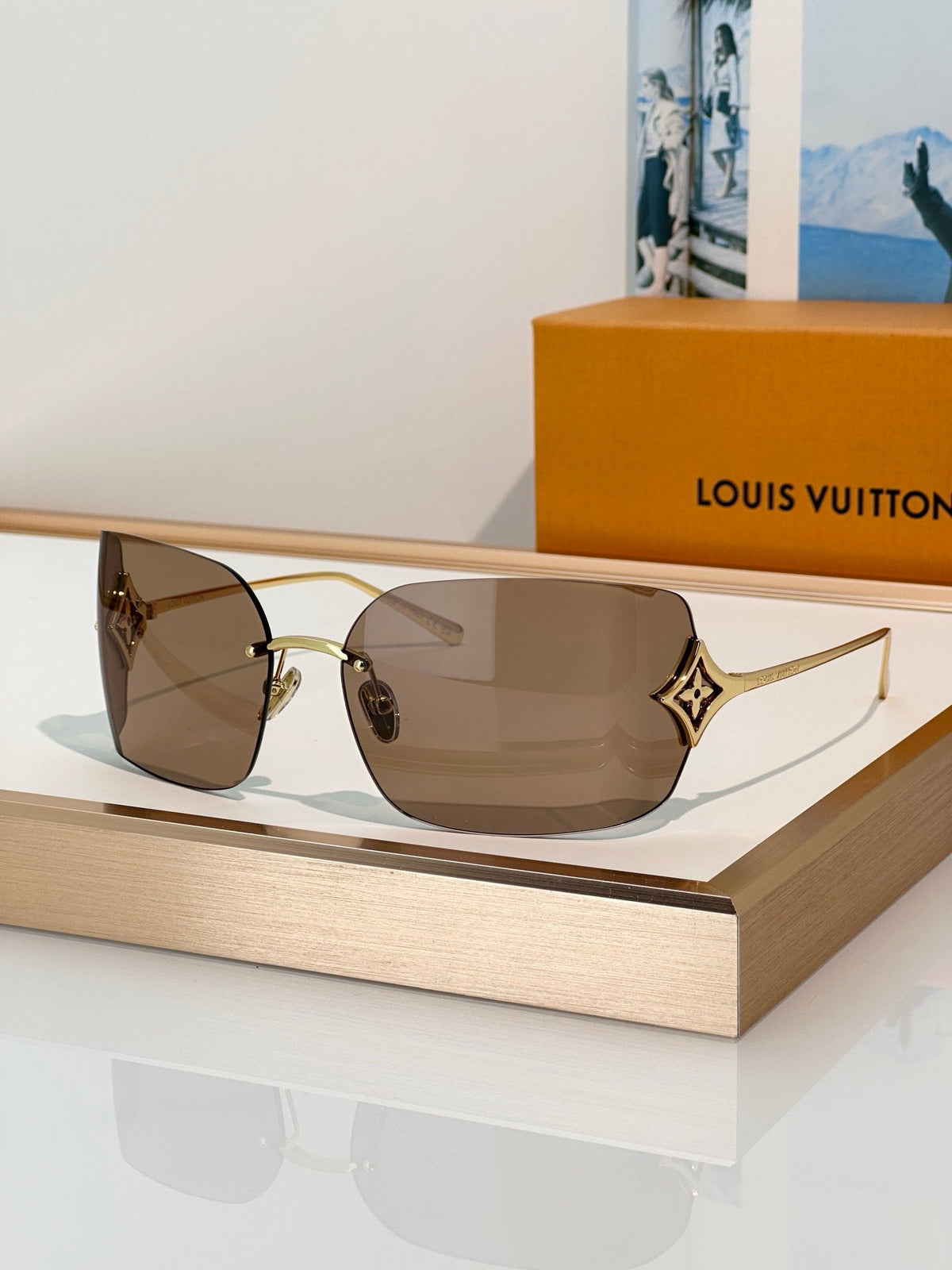 Louis Vuitton Z3457U Curvy Flower Rectangle Sunglasses✨