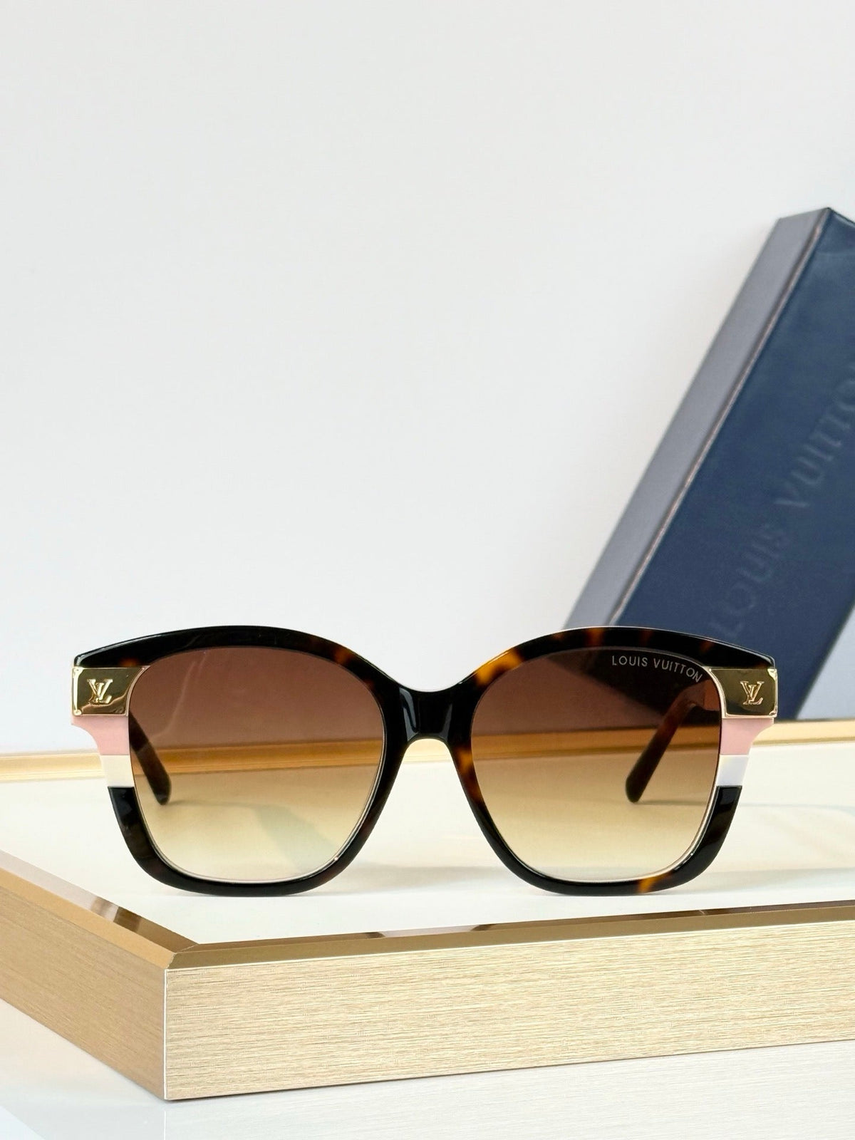 Louis Vuitton Z3182E-Z3265E LV Petit Soupçon Square Sunglasses  ✨