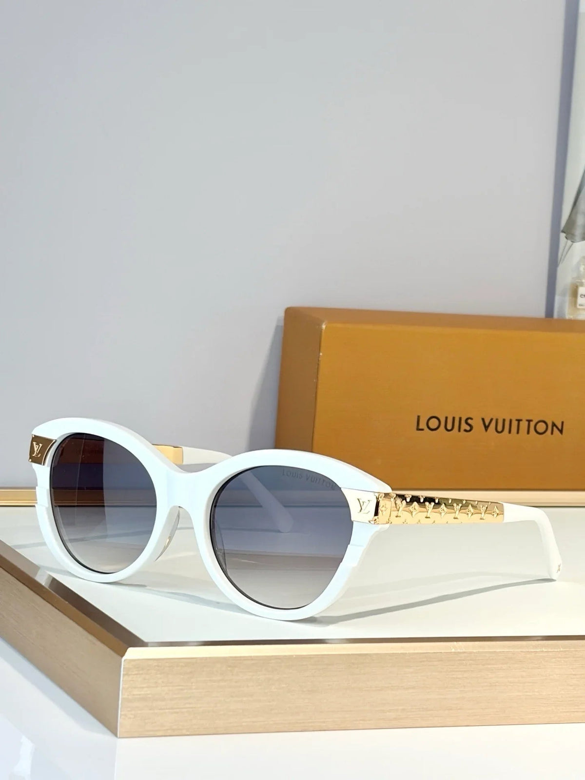 Louis Vuitton Z1857W LV Petit Soupçon Cat Eye Sunglasses  ✨