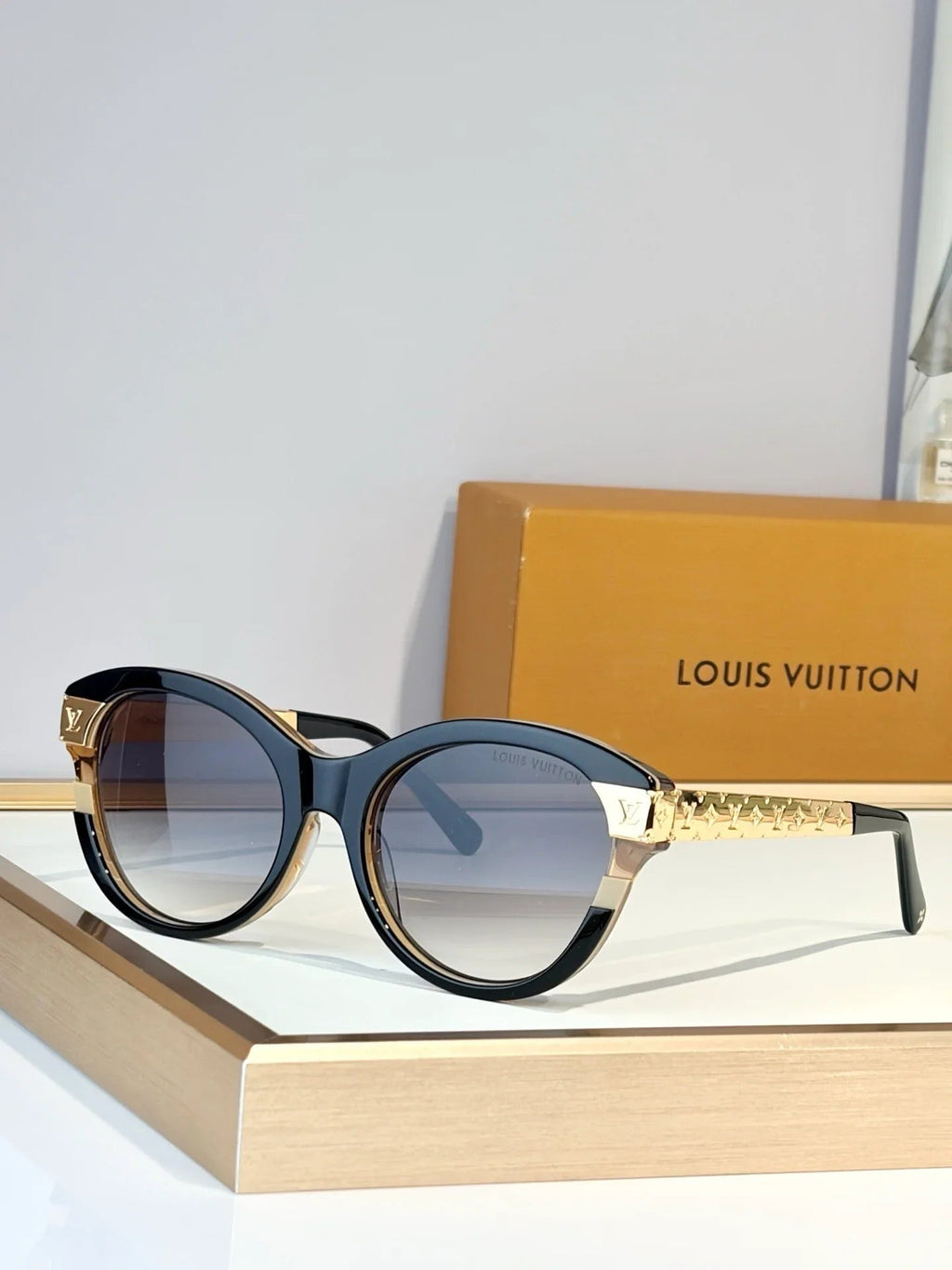 Louis Vuitton Z1857W LV Petit Soupçon Cat Eye Sunglasses  ✨