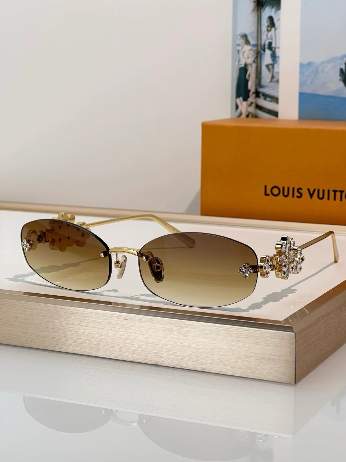 Louis Vuitton Z3186U LV Dazzling Oval Sunglasses  ✨