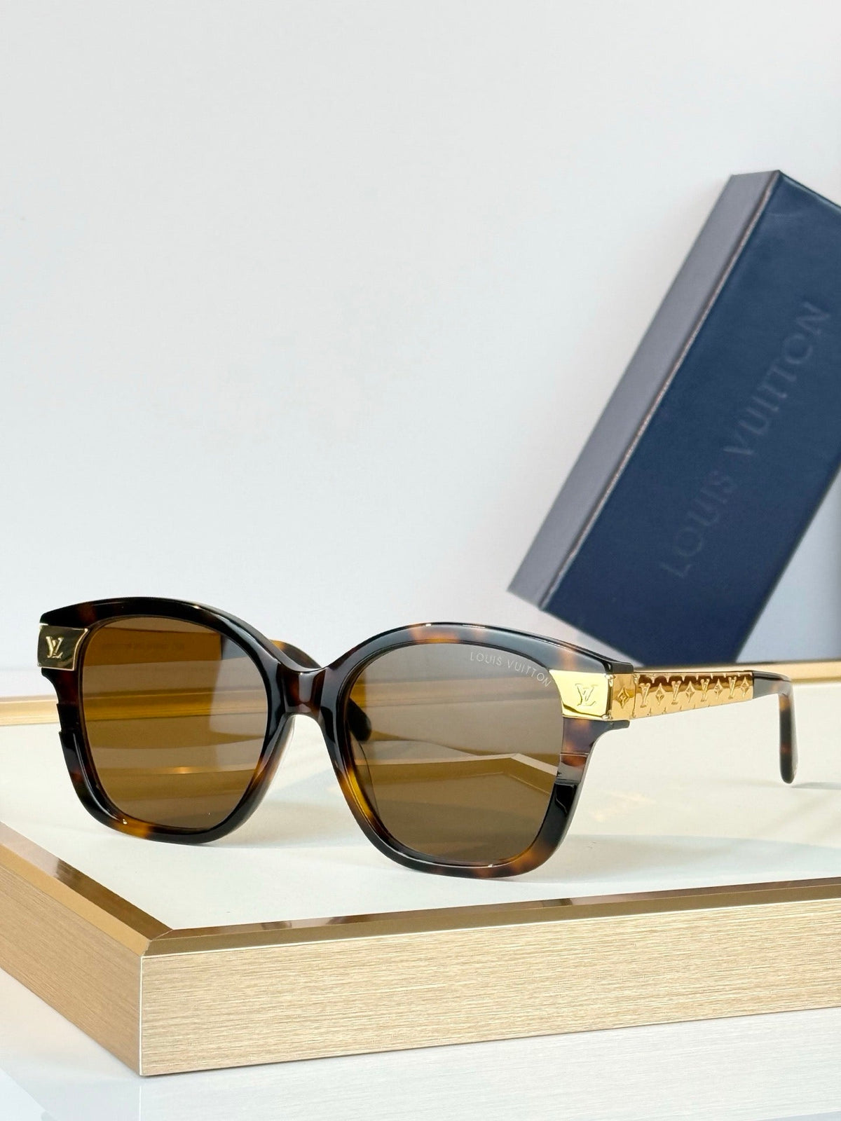 Louis Vuitton Z3182E-Z3265E LV Petit Soupçon Square Sunglasses  ✨