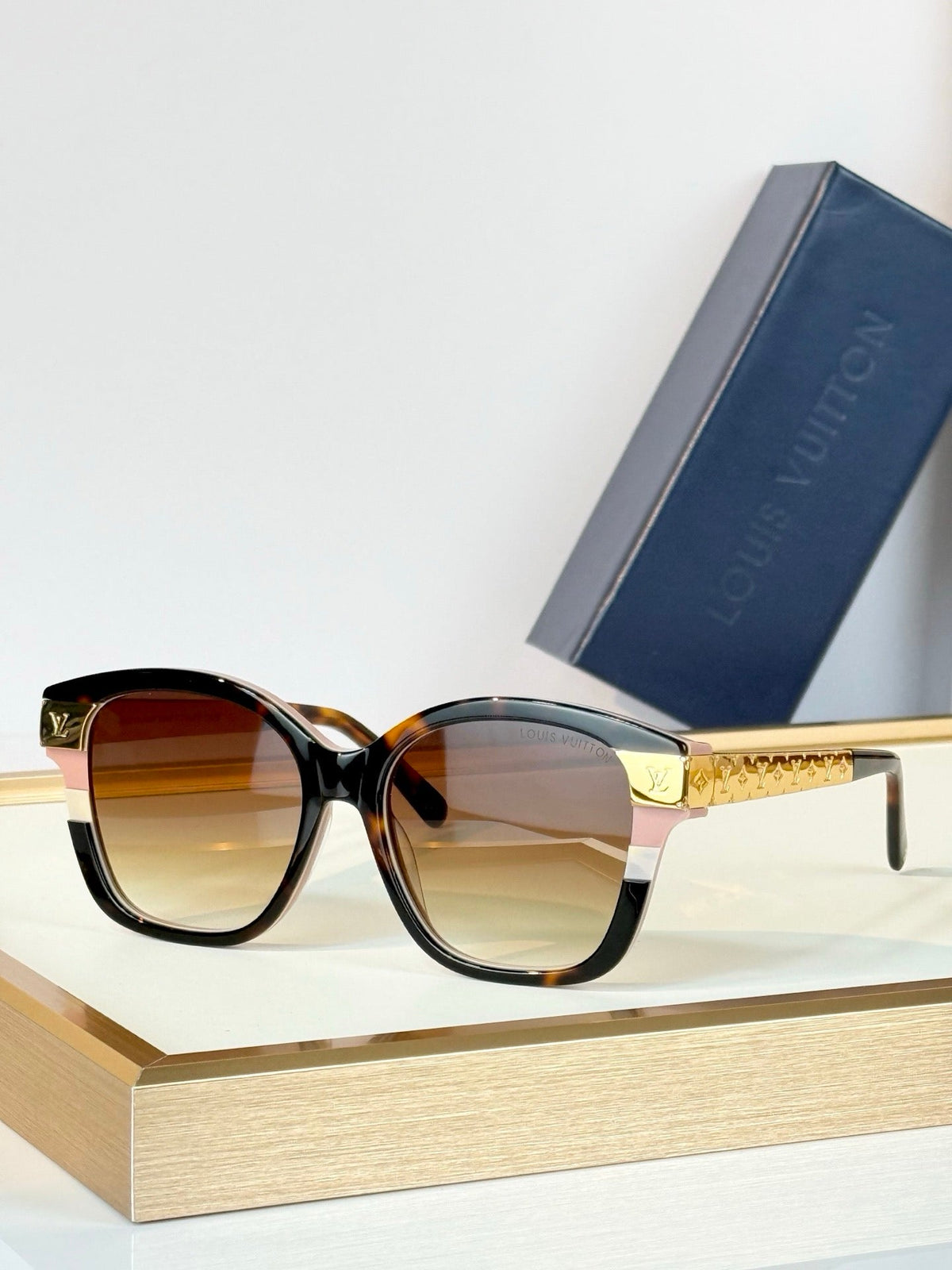 Louis Vuitton Z3182E-Z3265E LV Petit Soupçon Square Sunglasses  ✨