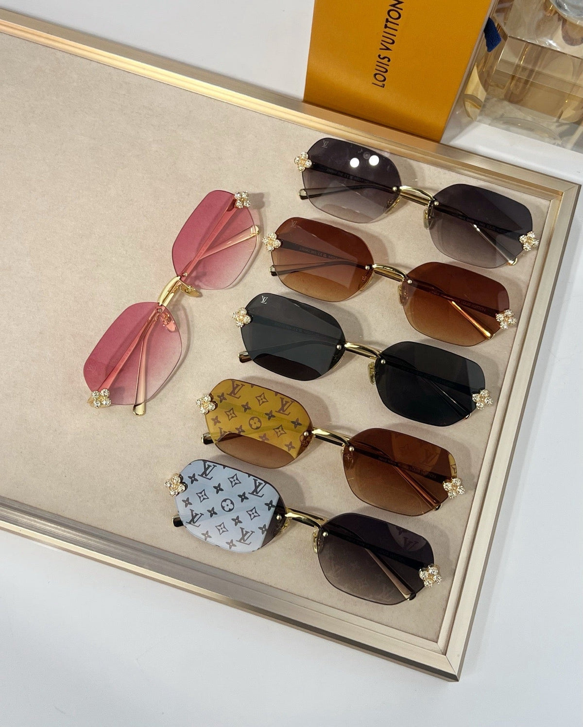 Louis Vuitton Z3324U New LV Comet Rectangular Sunglasses✨