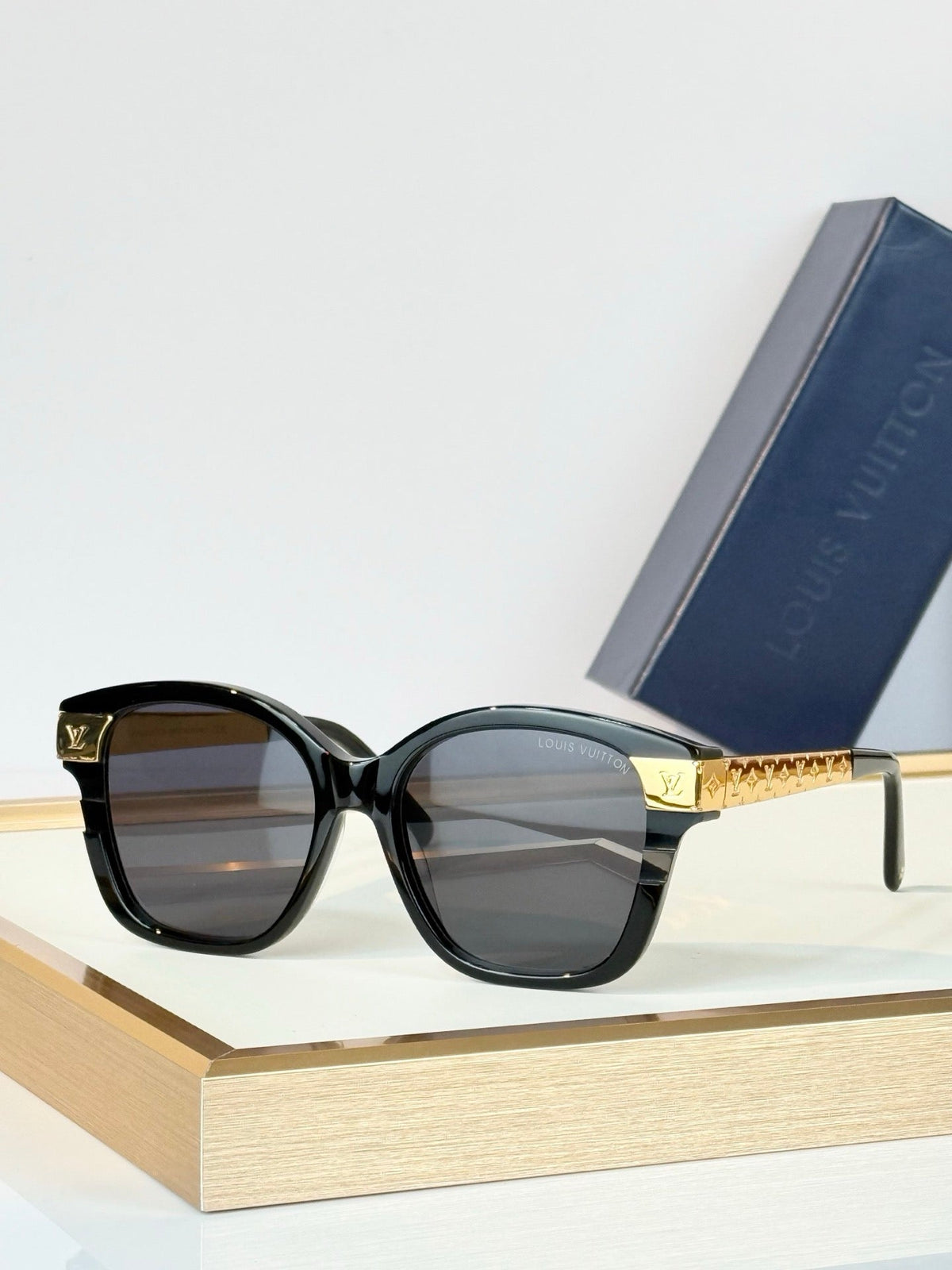 Louis Vuitton Z3182E-Z3265E LV Petit Soupçon Square Sunglasses  ✨