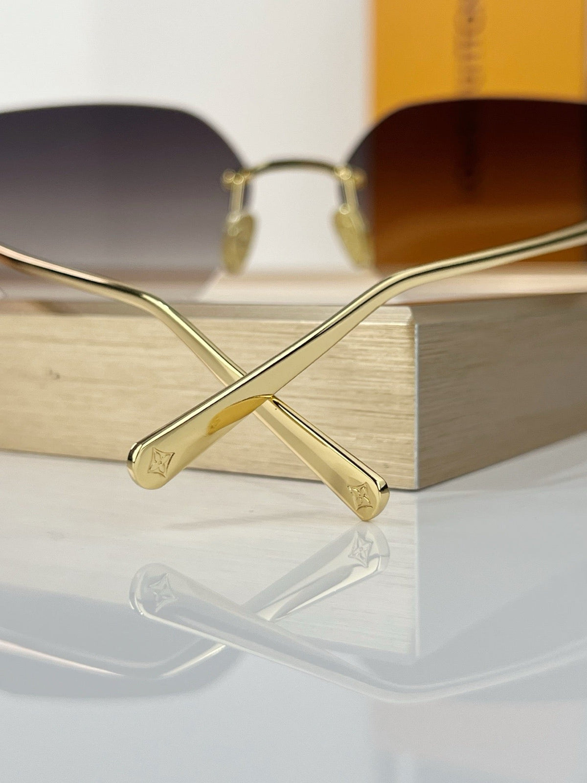 Louis Vuitton Z3324U New LV Comet Rectangular Sunglasses✨