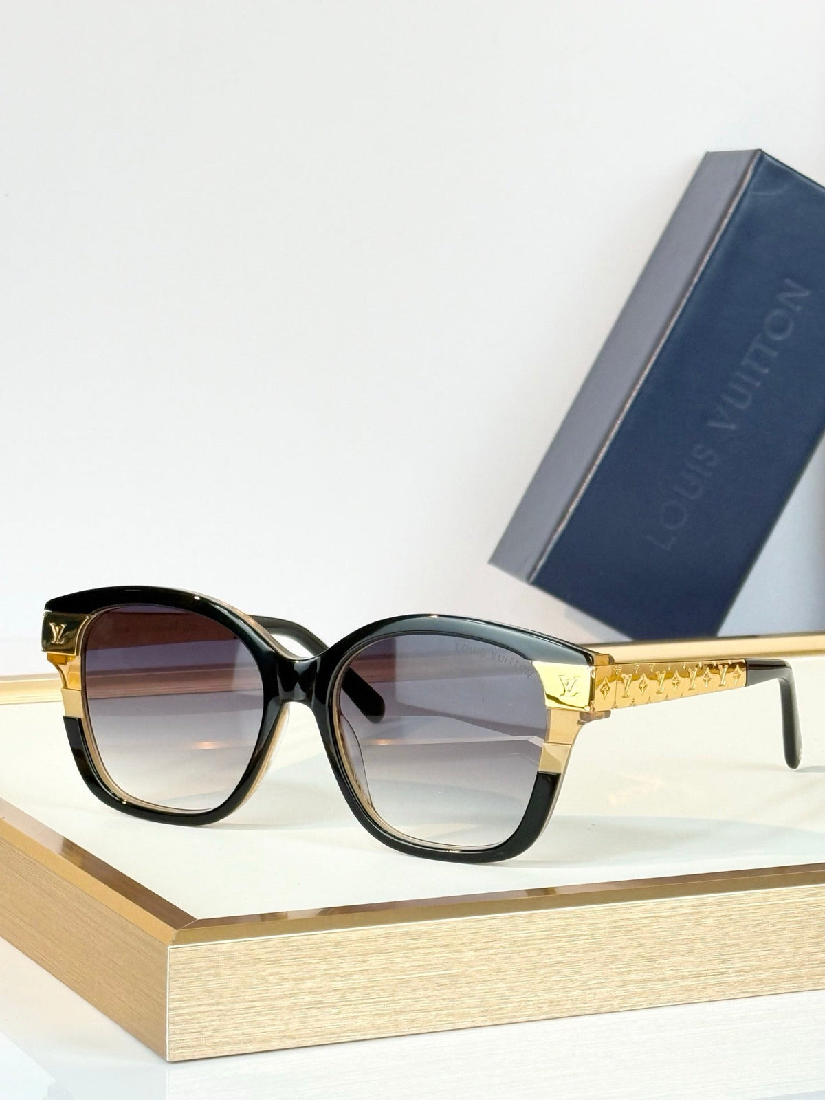 Louis Vuitton Z3182E-Z3265E LV Petit Soupçon Square Sunglasses  ✨
