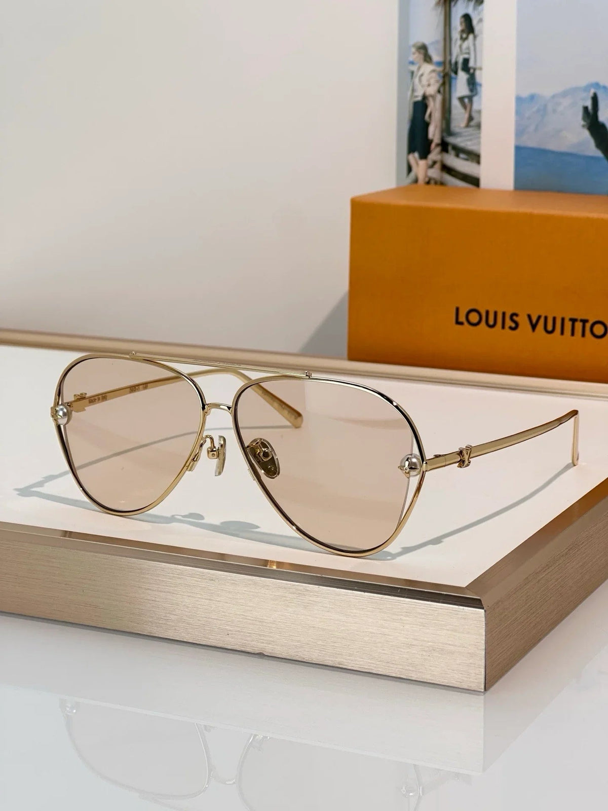 Louis Vuitton Z2994U Pearl Twirl Square Sunglasses   ✨
