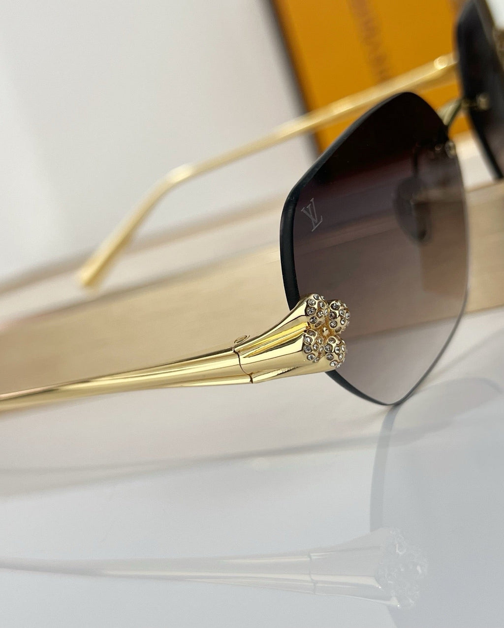 Louis Vuitton Z3324U New LV Comet Rectangular Sunglasses✨