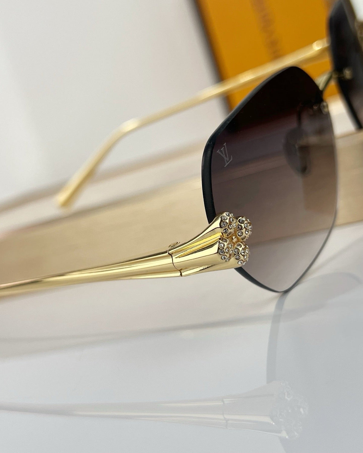 Louis Vuitton Z3324U New LV Comet Rectangular Sunglasses✨