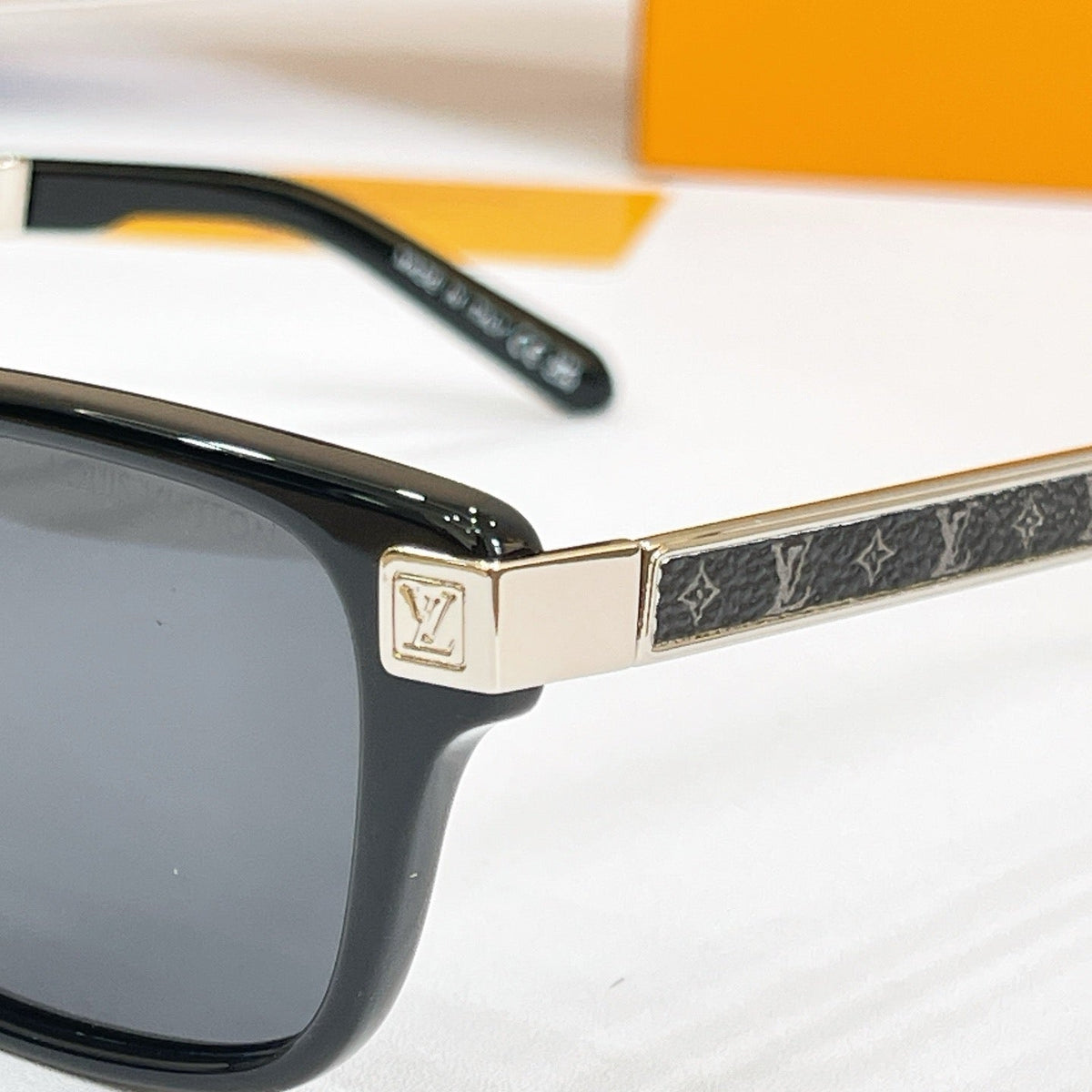Louis Vuitton Z3273U LV City Square Sunglasses ✨