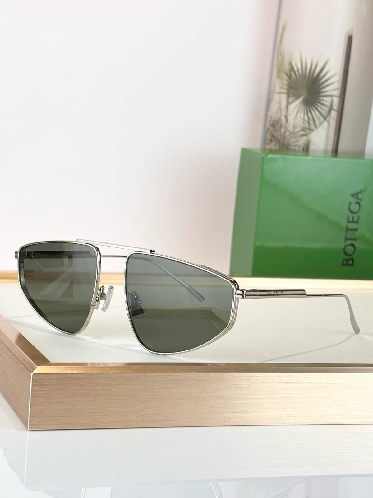 BOTTEGA VENETA BV1466S 004 Sunglasses💚