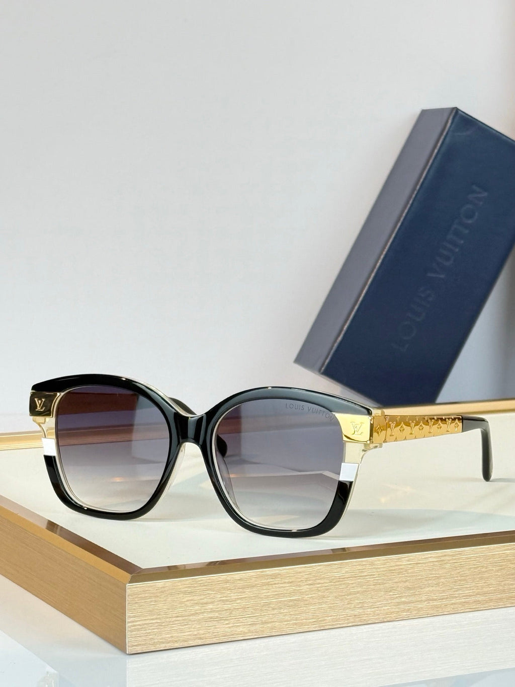 Louis Vuitton Z3182E-Z3265E LV Petit Soupçon Square Sunglasses  ✨