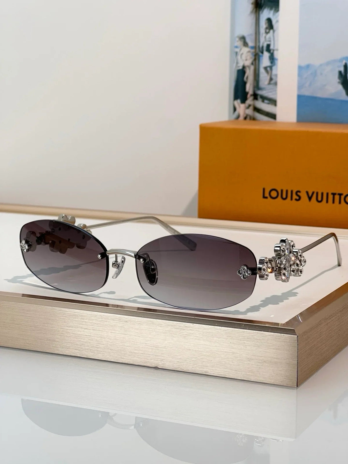 Louis Vuitton Z3186U LV Dazzling Oval Sunglasses  ✨