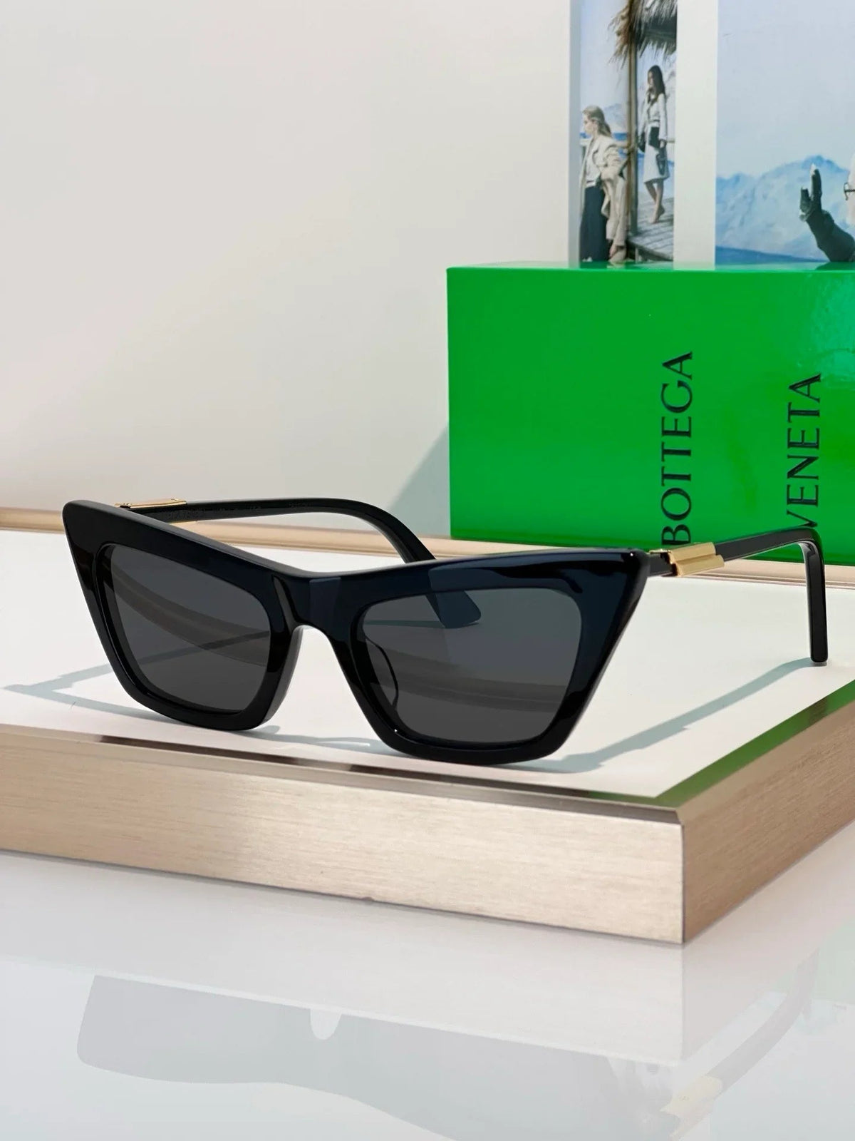 BOTTEGA VENETA BV1446 Snap Ribbon 53MM Cat-Eye Sunglasses 💚