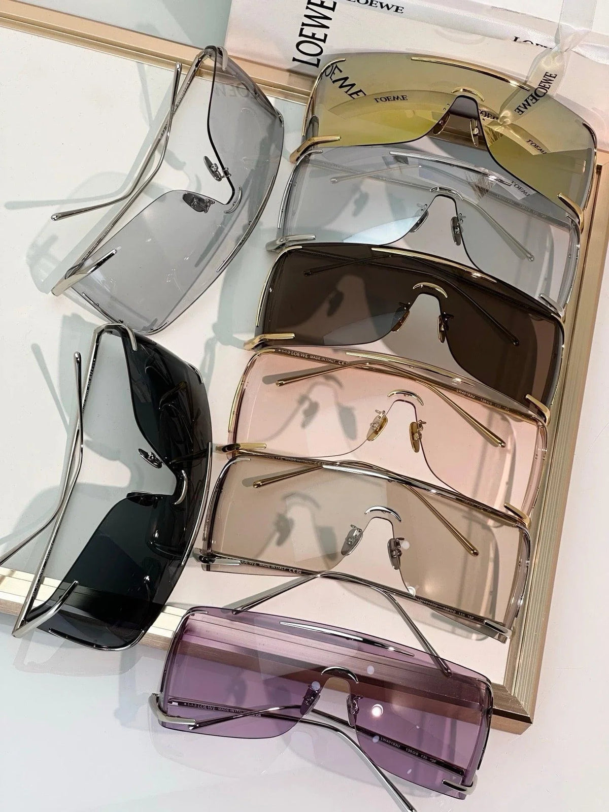 '- LOEWE  SIGNATURE LW40193U Sunglasses  ✨