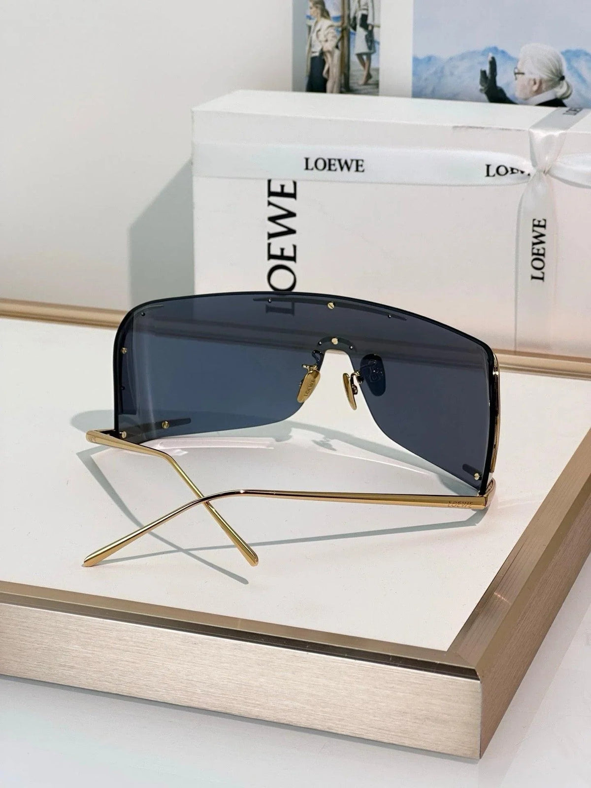 '- LOEWE  SIGNATURE LW40193U Sunglasses  ✨