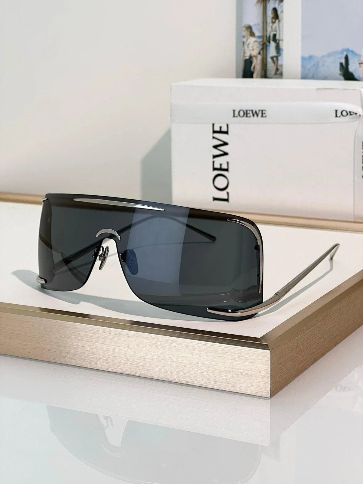 '- LOEWE  SIGNATURE LW40193U Sunglasses  ✨