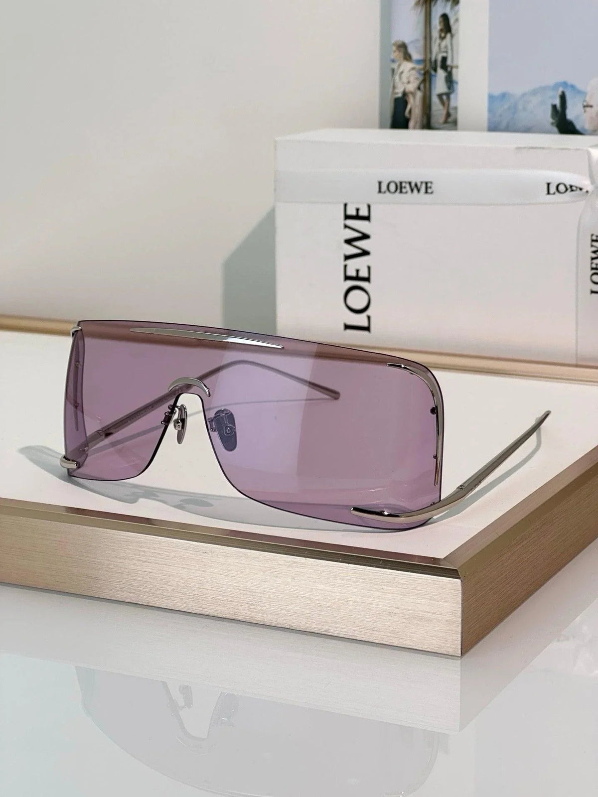 '- LOEWE  SIGNATURE LW40193U Sunglasses  ✨