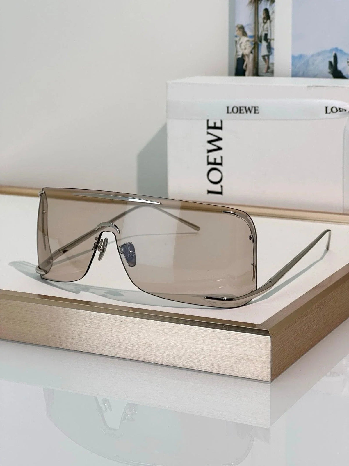 '- LOEWE  SIGNATURE LW40193U Sunglasses  ✨