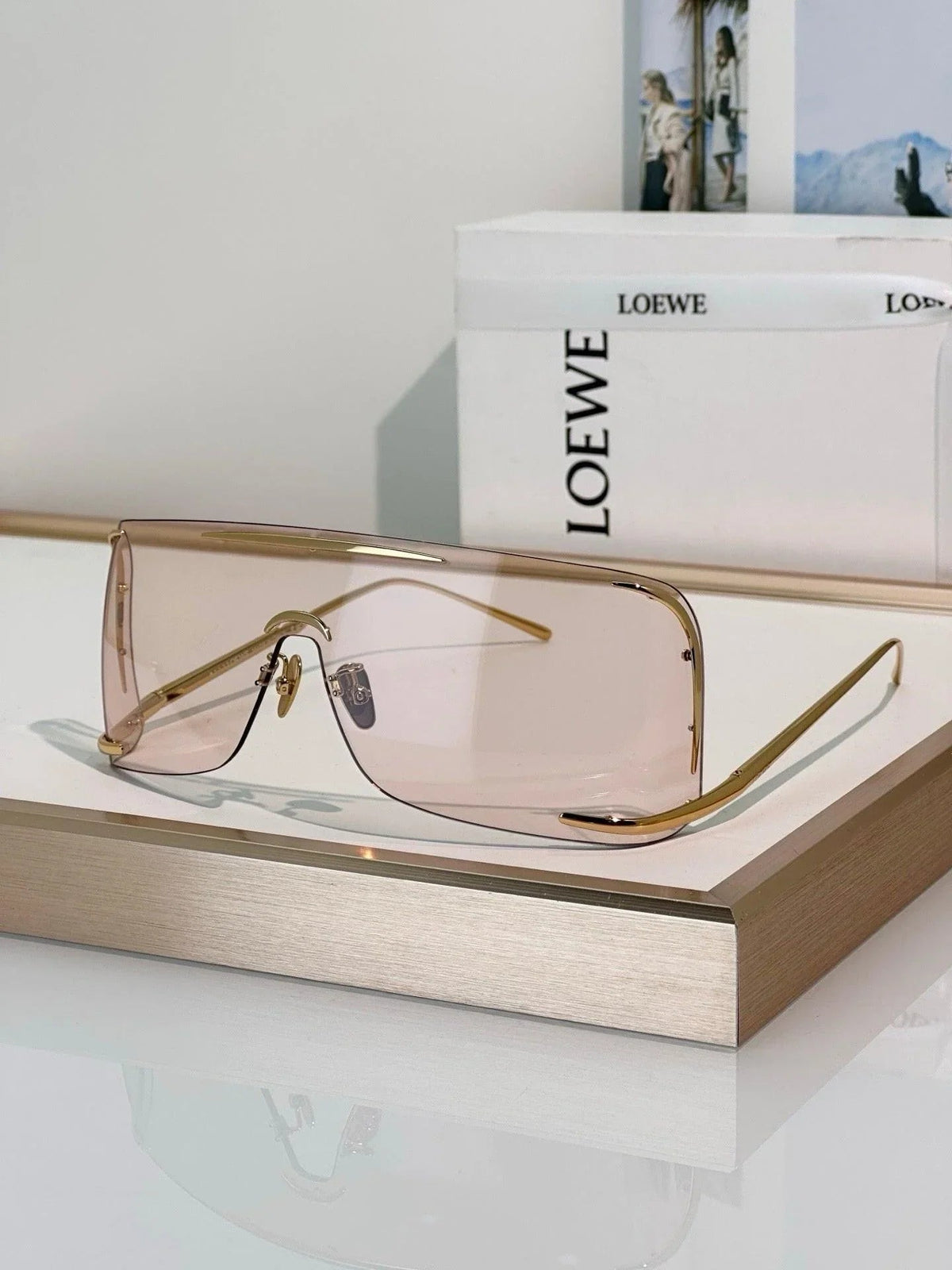 '- LOEWE  SIGNATURE LW40193U Sunglasses  ✨