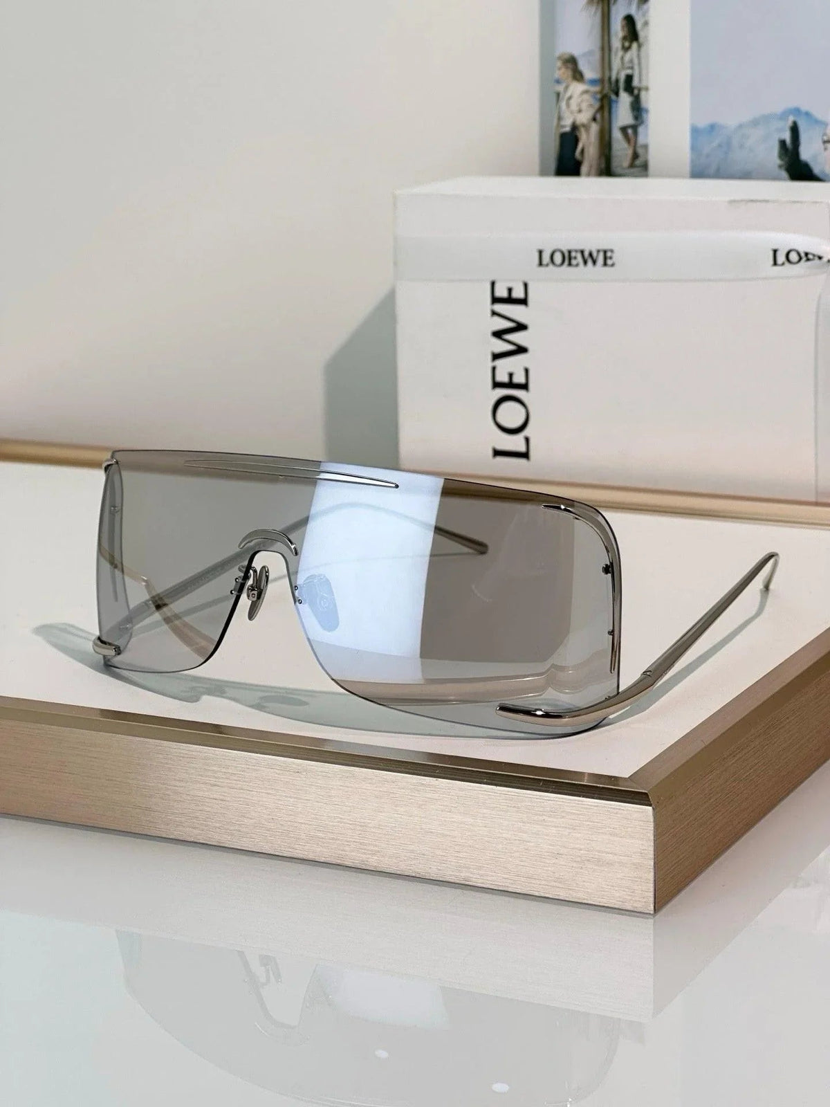 '- LOEWE  SIGNATURE LW40193U Sunglasses  ✨