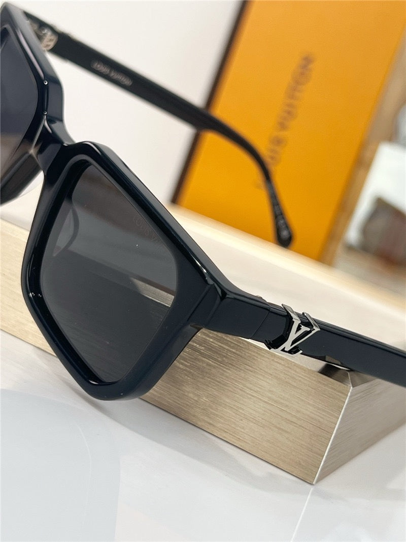 Louis Vuitton Z3262U LV Hit Square Sunglasses ✨