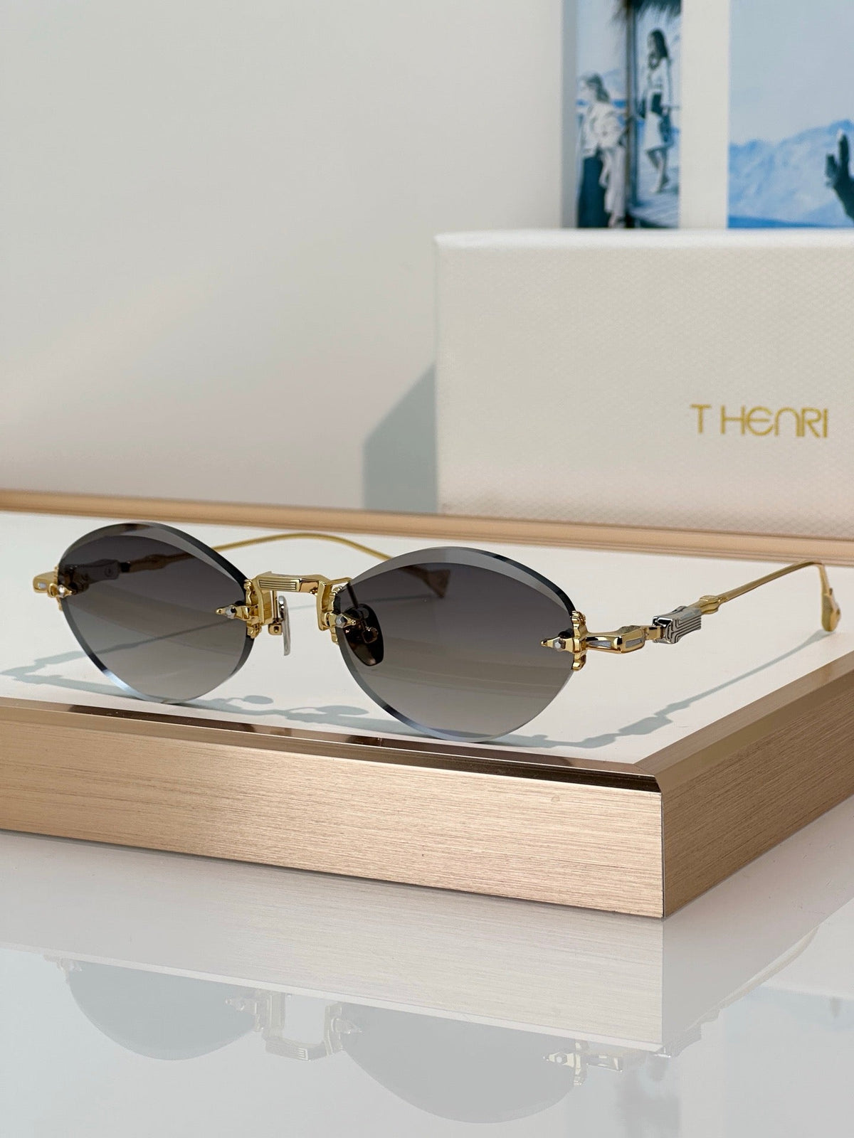 T HENRI MOONBEAM | Amethyst Horizon Sunglasses 👑