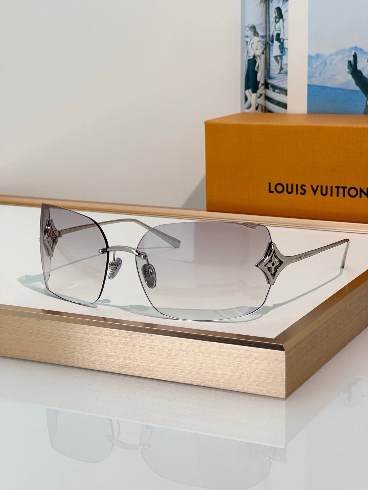 Louis Vuitton Z3457U Curvy Flower Rectangle Sunglasses✨