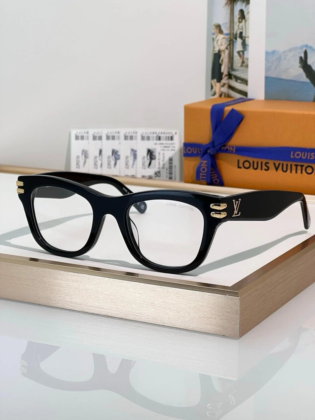 Louis Vuitton Z2927U LV Midnight Cat Eye Sunglasses   ✨