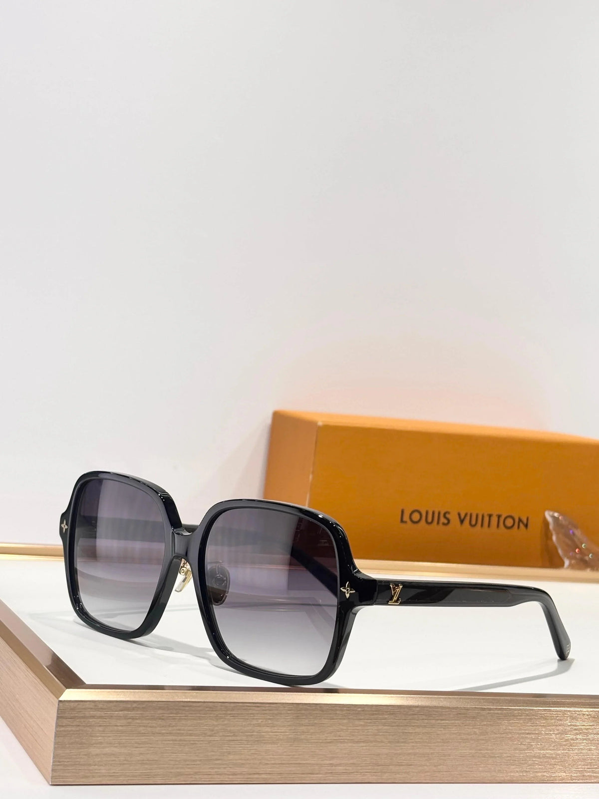 Louis Vuitton Z3044E LV Aura Square Sunglasses  ✨