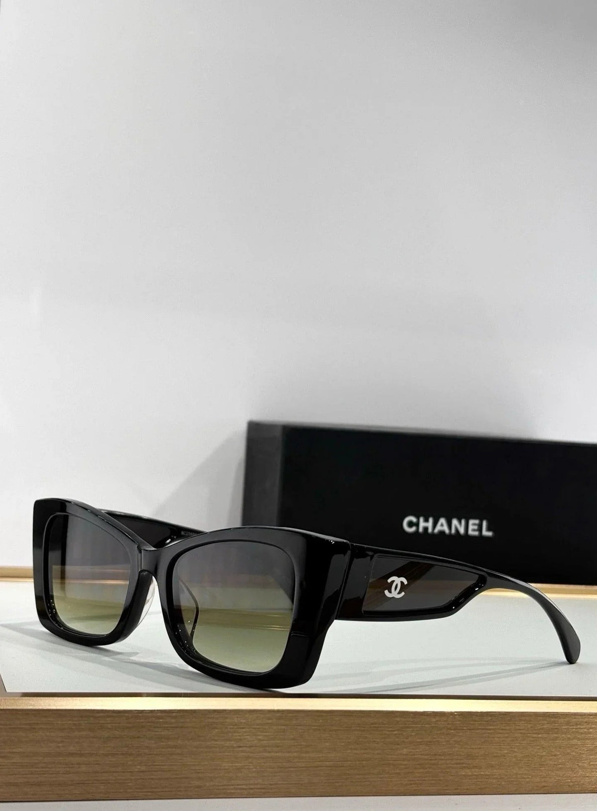 CHANEL 5430 Cat Eye Shape Sunglasses   🖤