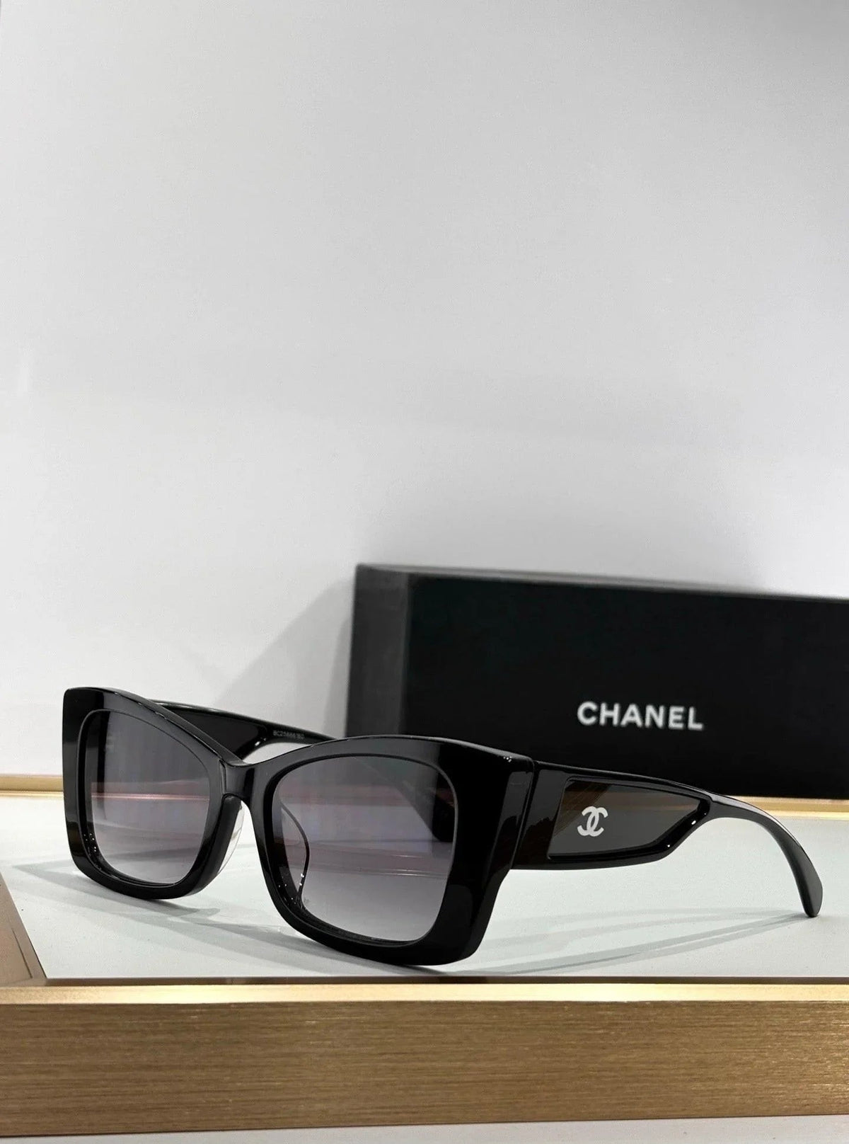 CHANEL 5430 Cat Eye Shape Sunglasses   🖤