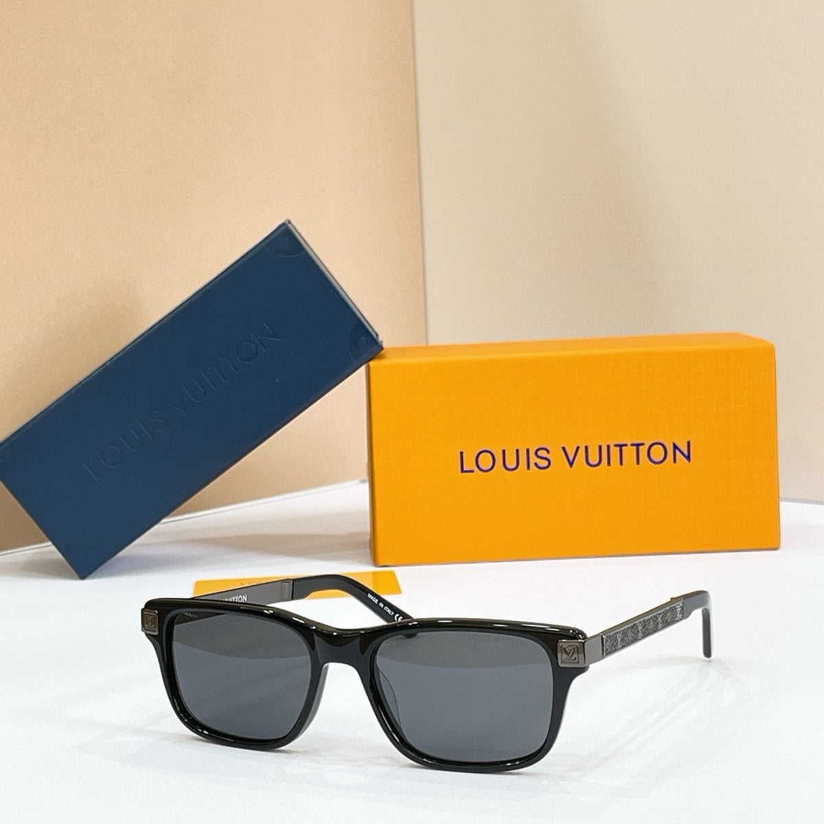 Louis Vuitton Z3273U LV City Square Sunglasses ✨
