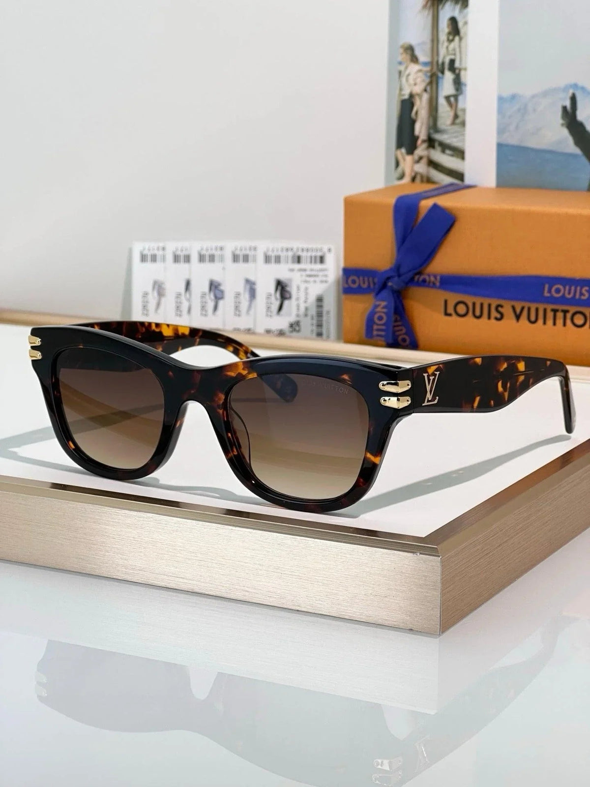 Louis Vuitton Z2927U LV Midnight Cat Eye Sunglasses   ✨