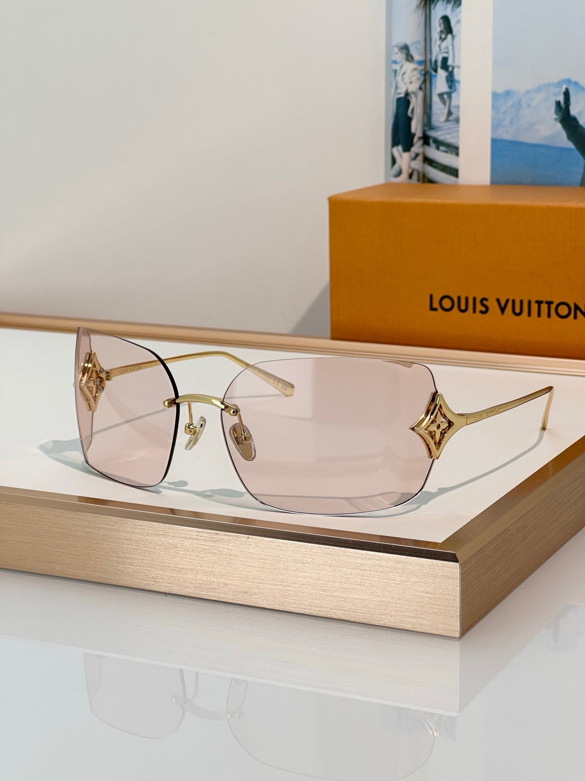 Louis Vuitton Z3457U Curvy Flower Rectangle Sunglasses✨
