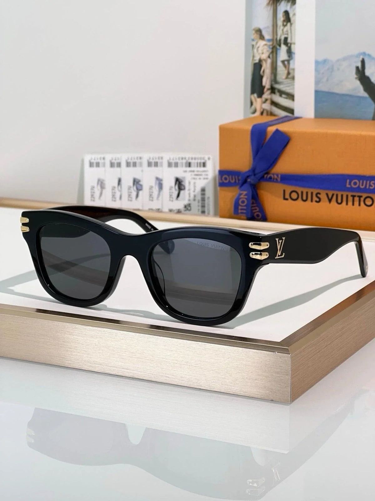 Louis Vuitton Z2927U LV Midnight Cat Eye Sunglasses   ✨